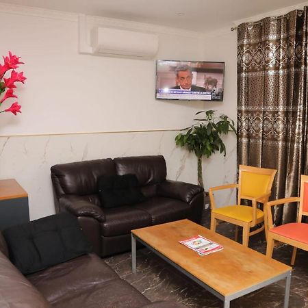 Hotel Le Privilege Ла-Курнёв Экстерьер фото