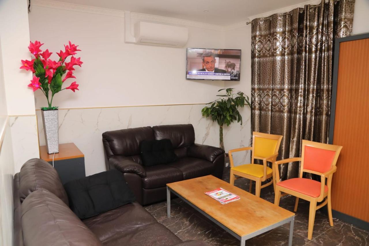 Hotel Le Privilege Ла-Курнёв Экстерьер фото