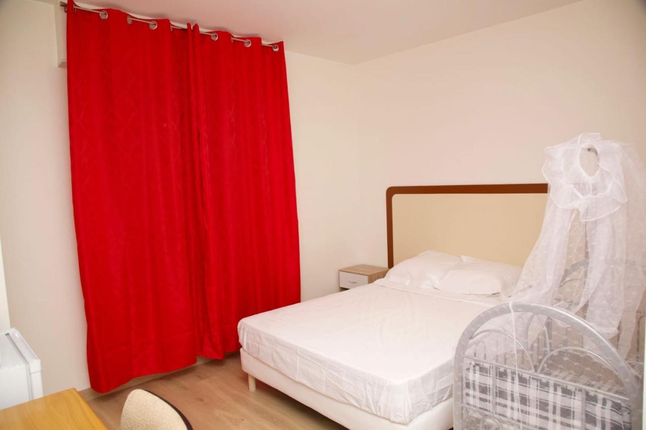 Hotel Le Privilege Ла-Курнёв Экстерьер фото