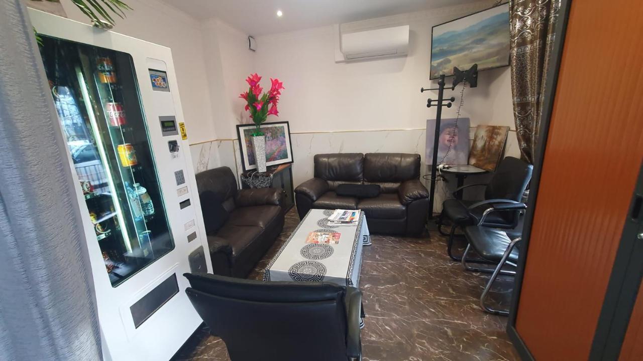 Hotel Le Privilege Ла-Курнёв Экстерьер фото