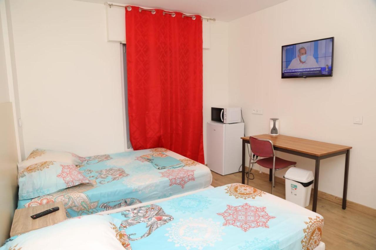 Hotel Le Privilege Ла-Курнёв Экстерьер фото